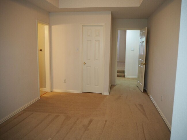 Building Photo - 2105 Friar Ct