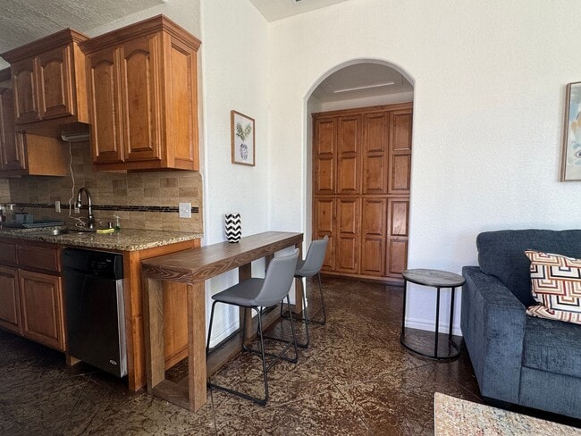 Building Photo - 2501 SW A Ave