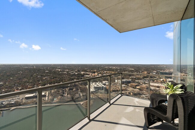 Building Photo - 44 East Ave