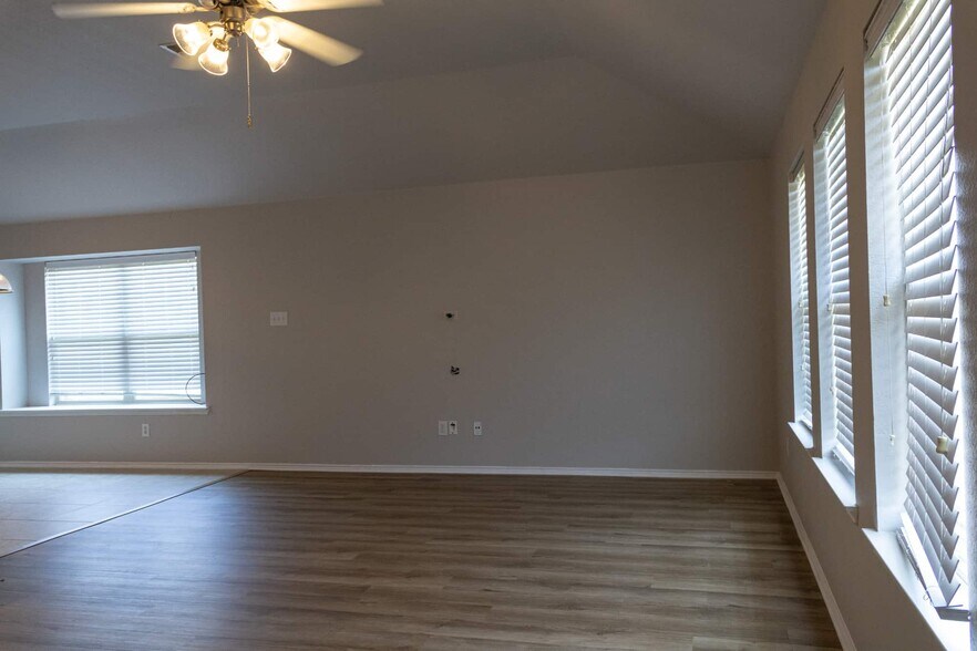 Building Photo - 12416 Sunrise Dr