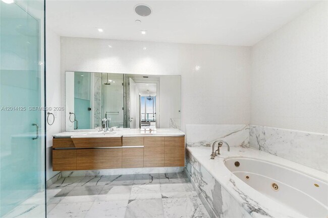 Building Photo - 2627 S Bayshore Dr