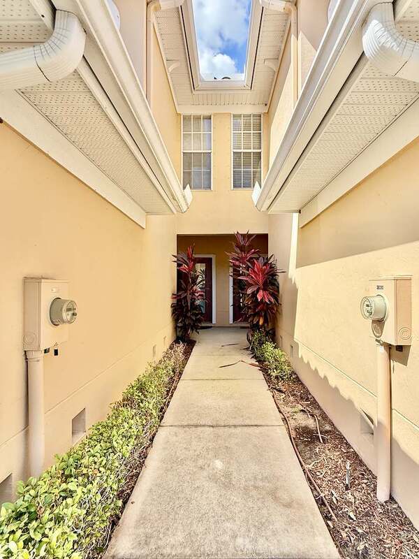 Building Photo - 131 Valencia Cir