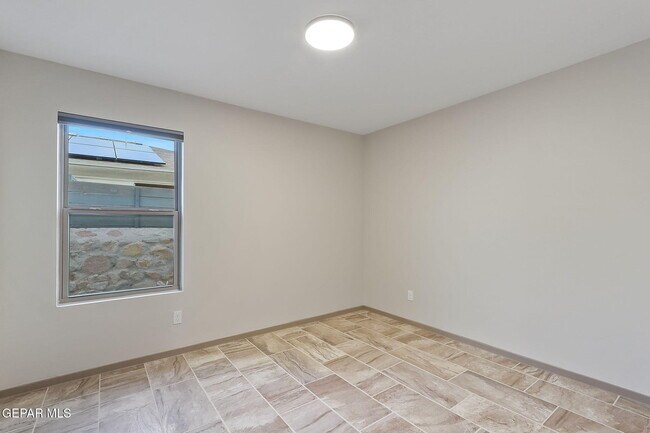 Building Photo - 13736 Flora Vista Ave