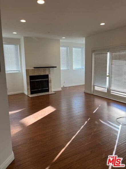 Building Photo - 120 S Crescent Dr