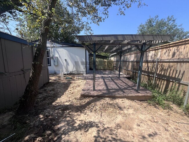 Building Photo - Beautifully updated 3-bedroom, 2-bath home