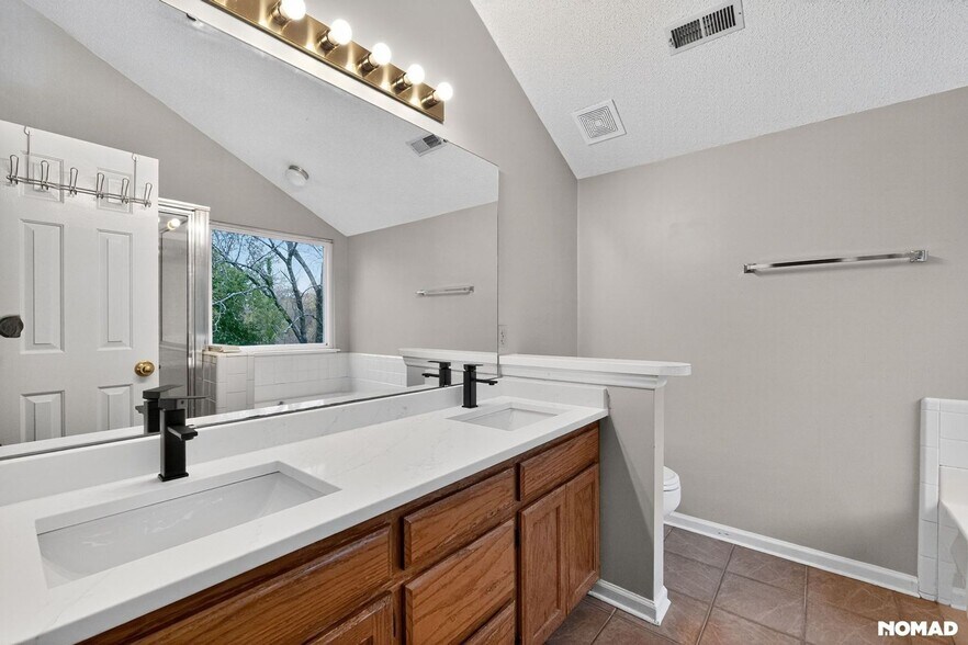 Building Photo - 9915 Lottie Ln