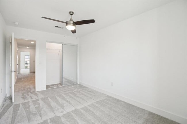 Building Photo - 302 Tesla Cir