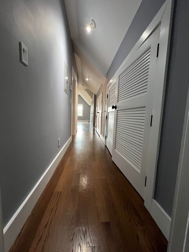 Building Photo - 44 Duer Pl