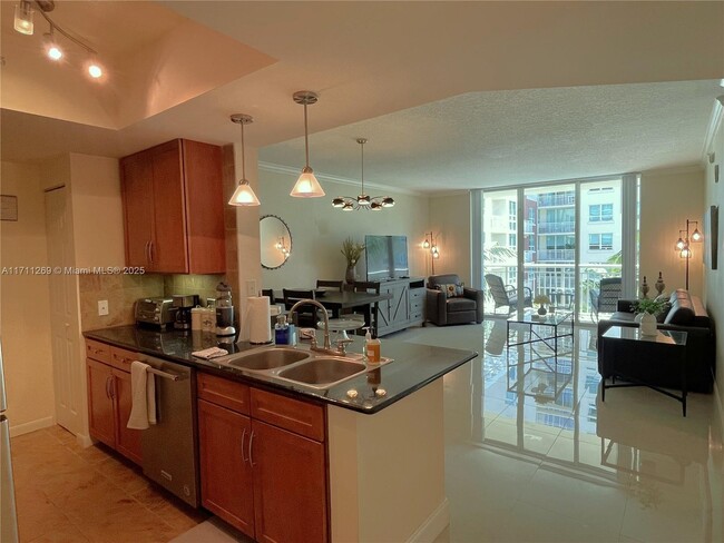 Building Photo - 2000 N Bayshore Dr