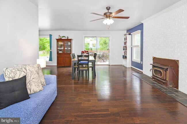 Building Photo - 6303 Gabriel St