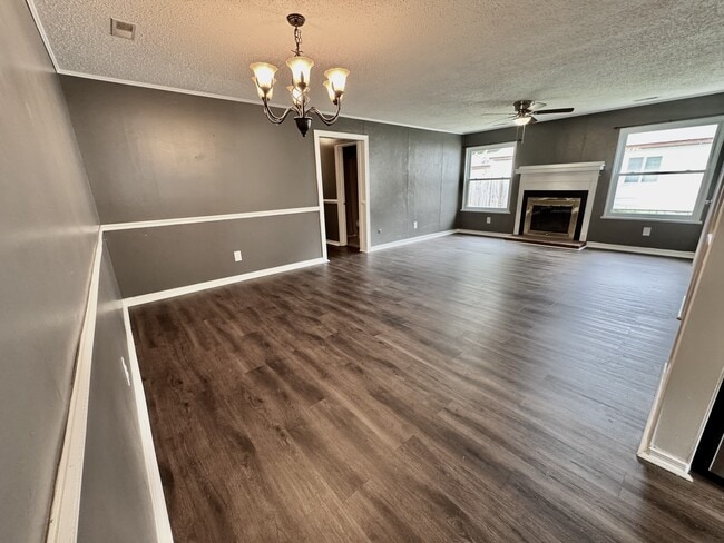 Building Photo - 1417 Goldfinch Ln