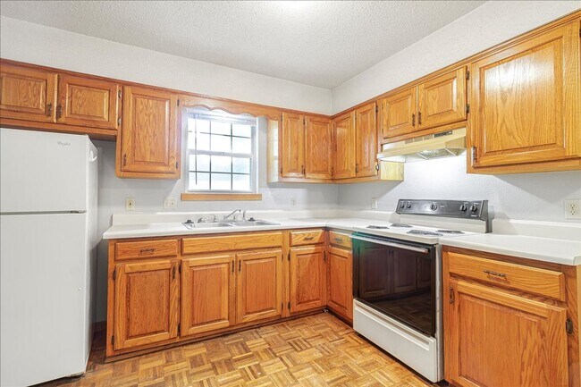 Building Photo - 307 S Walnut