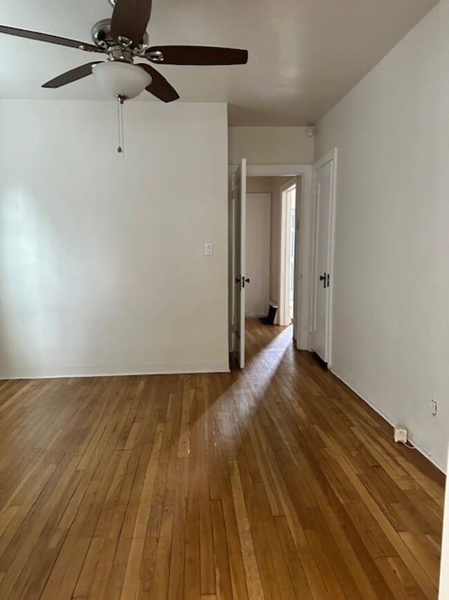 Building Photo - Darling 2 bedroom 1 bath with bonus room