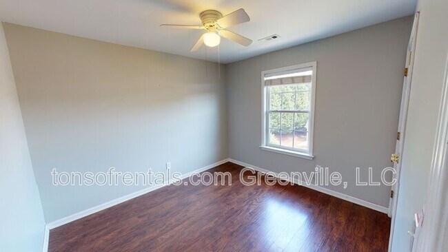 Building Photo - 524 Cliffview Ct