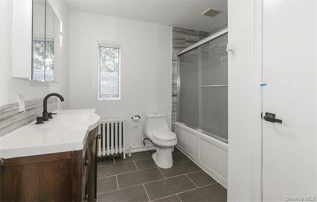 Building Photo - 11 Floyd Pl