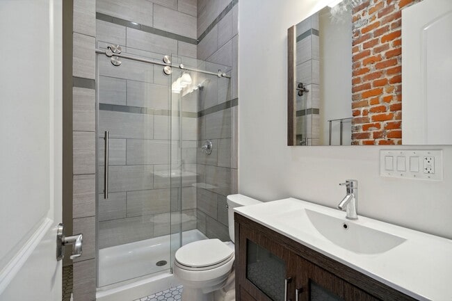 Building Photo - 2922 Banks St