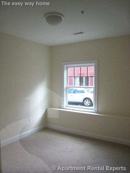 Building Photo - 43-45 Pitman St Unit #101