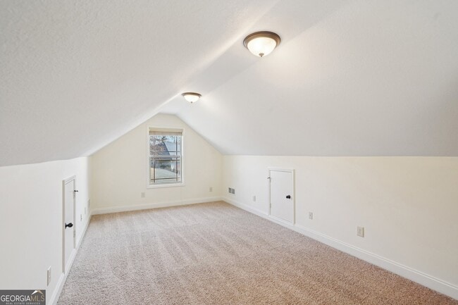 Building Photo - 160 Greenview Dr