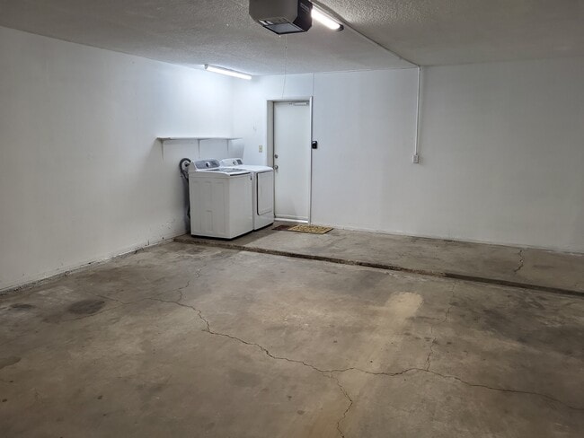 Building Photo - 3009 La Costa St