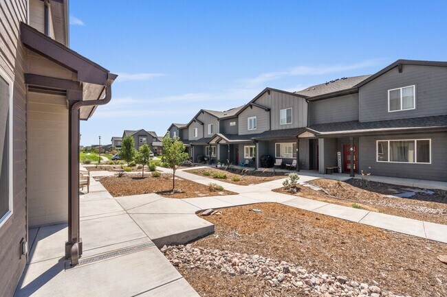 Building Photo - Start a Lease by 12/1 and Receive a $500 R...