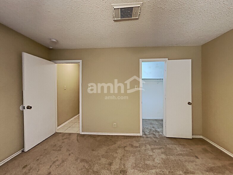 Building Photo - 10542 Westfield Pl