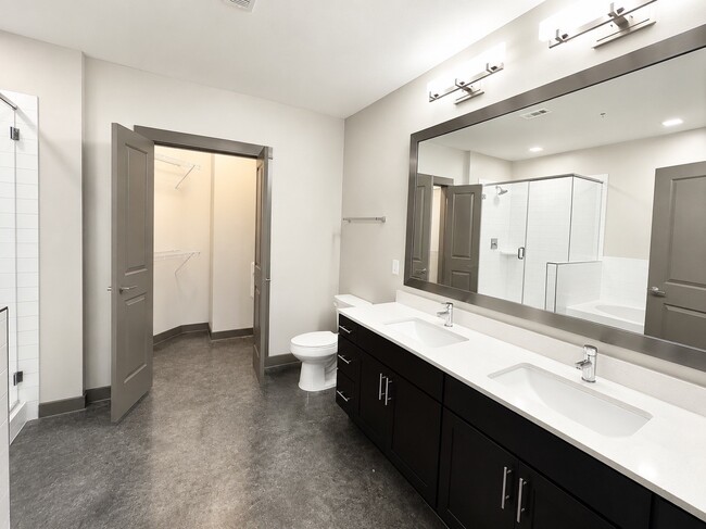 Building Photo - 1111 N Durham Dr