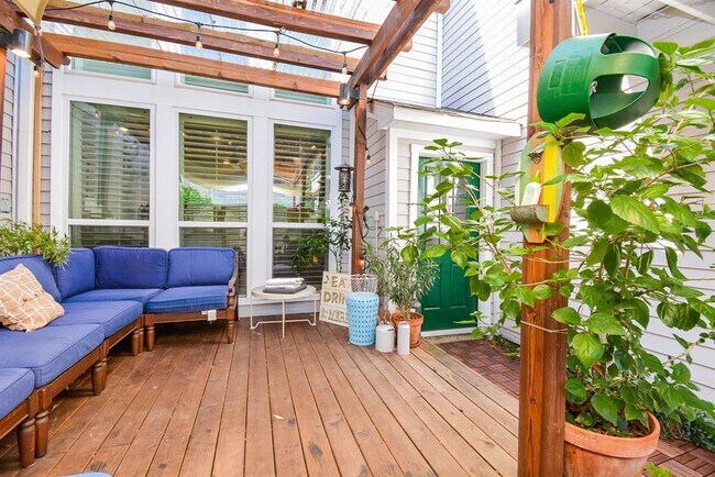 Building Photo - 2600 Nantucket Dr