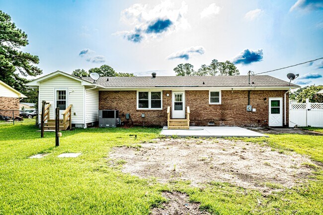 Building Photo - 204 Wildwood Rd