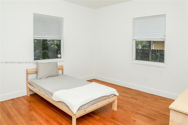 Building Photo - 460 NE 76th St