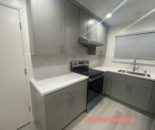 Building Photo - Charming and Spacious 4-Bedroom Home for Rent in South San Francisco!