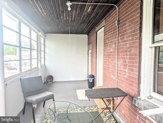 Building Photo - 233 E Pitt St