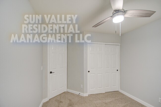 Building Photo - 17526 W Coyote Trail Dr