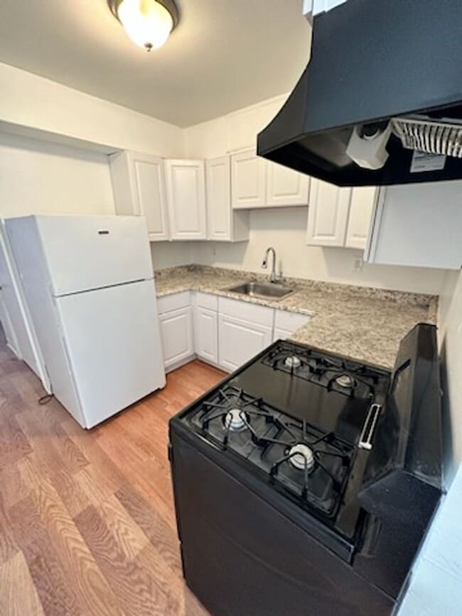 Building Photo - Affordable rowhome close to downtown Baltimore!