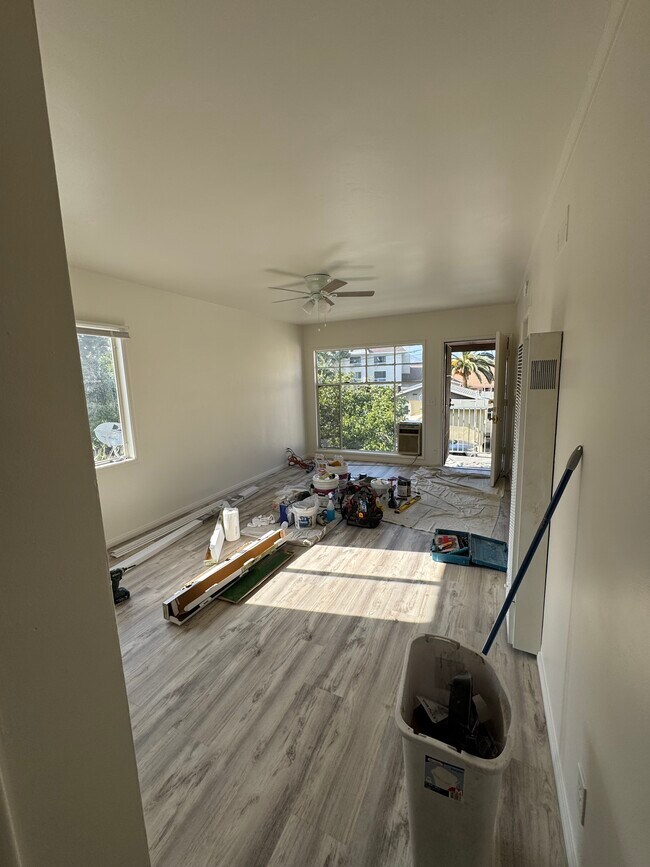 Building Photo - 416 E Cypress St
