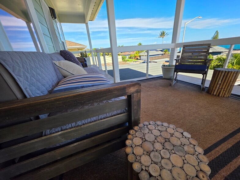 Building Photo - 1367 Kakae Pl