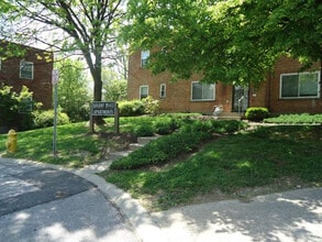 Building Photo - 412 Volkert Pl