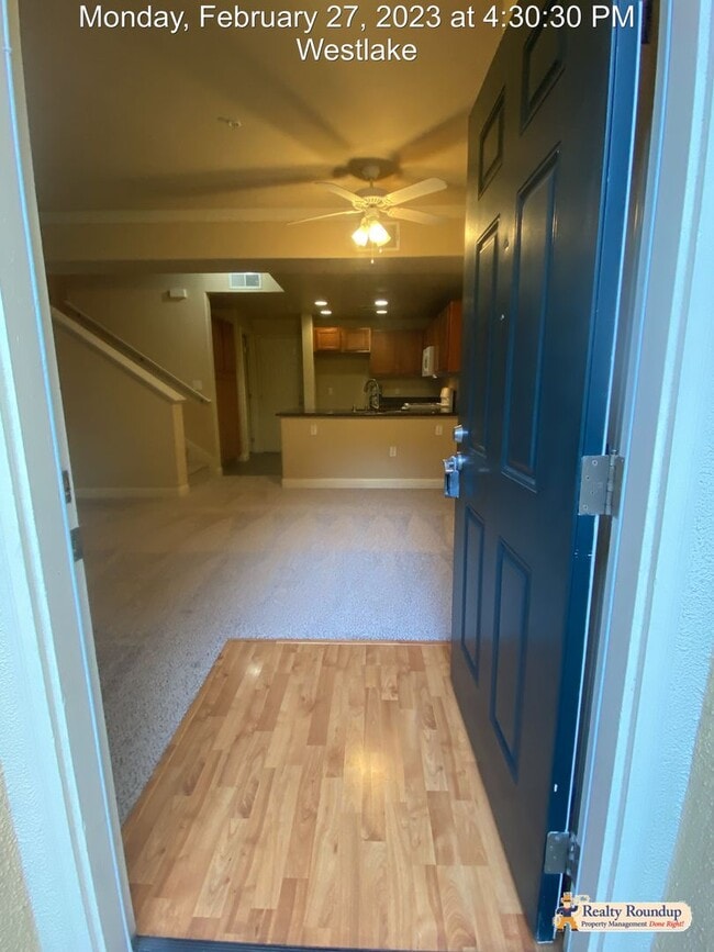 Building Photo - Pristine Condo with New Carpet and Dual Master Suites