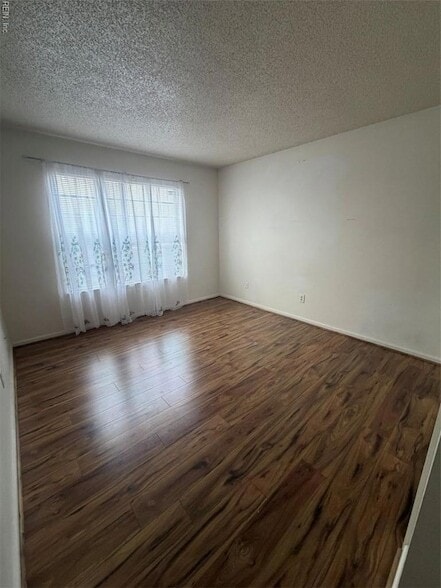 Building Photo - 616 Shoreham Ct