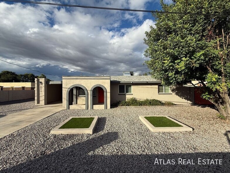 Building Photo - 3412 W Orangewood Ave