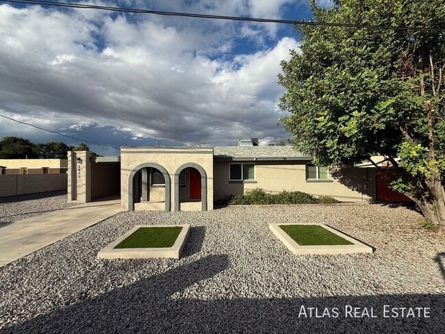 Building Photo - 3412 W Orangewood Ave