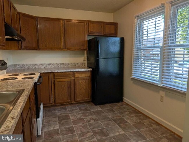 Building Photo - 105 Equestrian Dr