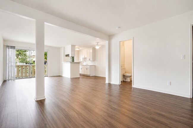 Building Photo - 7722 Reseda Blvd