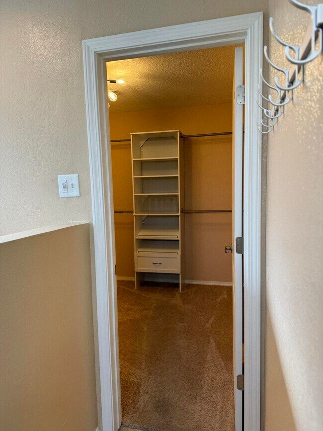 Building Photo - 10812 Fort Point Ln NE