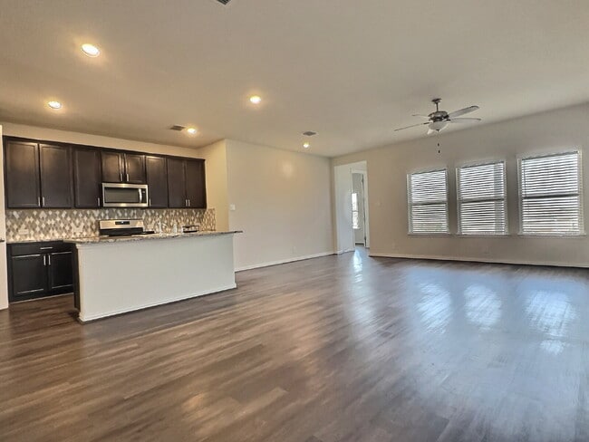 Building Photo - "Charming 3-Bed Oasis in San Antonio – Spa...