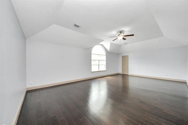 Building Photo - 2030 Winding Hollow Dr