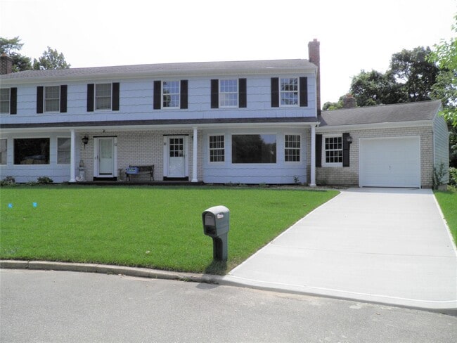 Building Photo - 12 Sundale Ct