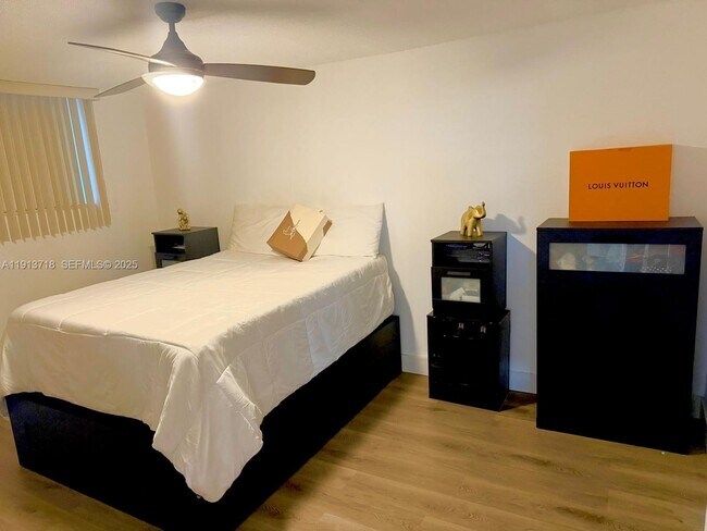 Building Photo - 1045 10th St