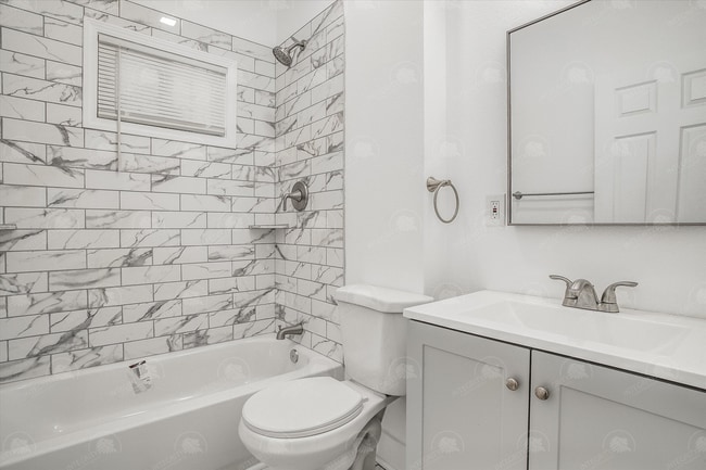 Building Photo - Come and see this GORGEOUS home!
