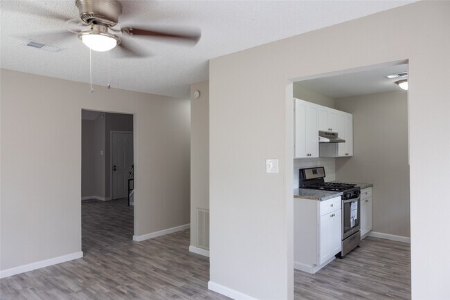 Building Photo - 19918 Bambiwoods Dr