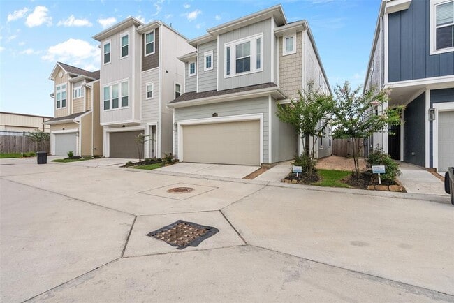 Building Photo - 3207 Cedar Dawn Ln